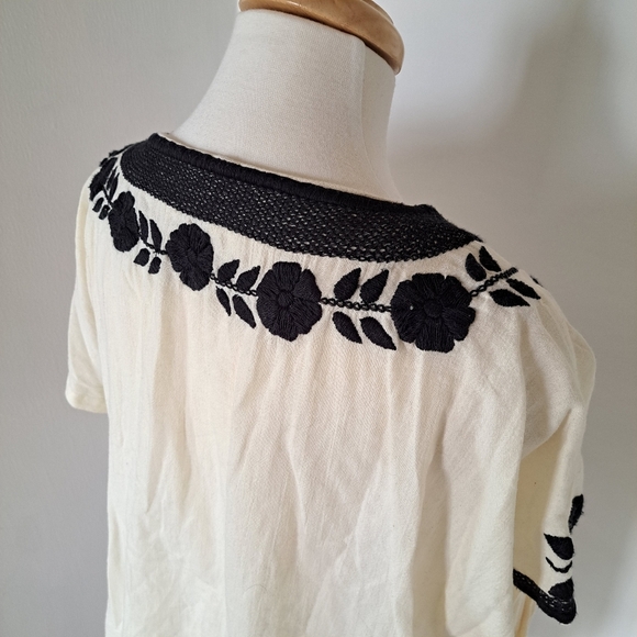 Star Mela | Cream white & black embroidered tunic shirt with tassels - Picture 8 of 12